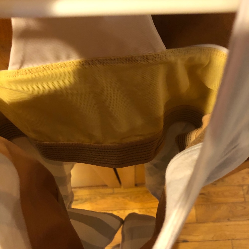100% authentic Lulu Lemon razor back tank. Women - Picture 4 of 6